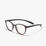 Schräg aufgenommene Hypreader Lupus Blaulichtfilter-Brille in Havanna mit leichtem Schildpatt-Look und schwarzen Bügel