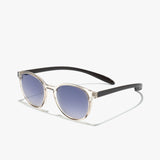 Seitliche Produktansicht der Hypreader Lupus Sonnenbrille in Champagner mit leichtem Blaugrauverlauf in den Gläsern, Fokus auf dem feinen Farbspiel des Rahmens und dem harmonischen Design.