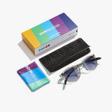 Set bestehend aus der Hypreader Lupus Sonnenbrille in Champagner, einem Etui in Kroko-Optik, einem Putztuch mit Farbverlauf und der bunten Hypreader-Verpackung.