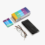 Hypreader Taurus schwarz und havanna  braune Lesebrille mit Etui, Box und Putztuch im Set, schräg liegend.