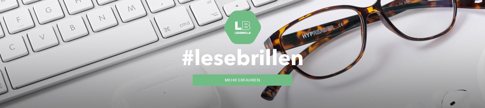 Startseiten-Banner mit Hypreader Lesebrille Pyxis in Havanna neben weißer Computertastatur und dem Hashtag #lesebrillen