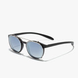 Seitenansicht der Hypreader Lupus in schwarz mit aufgesetztem Sonnenclip in grau – modernes, funktionales Brillendesign