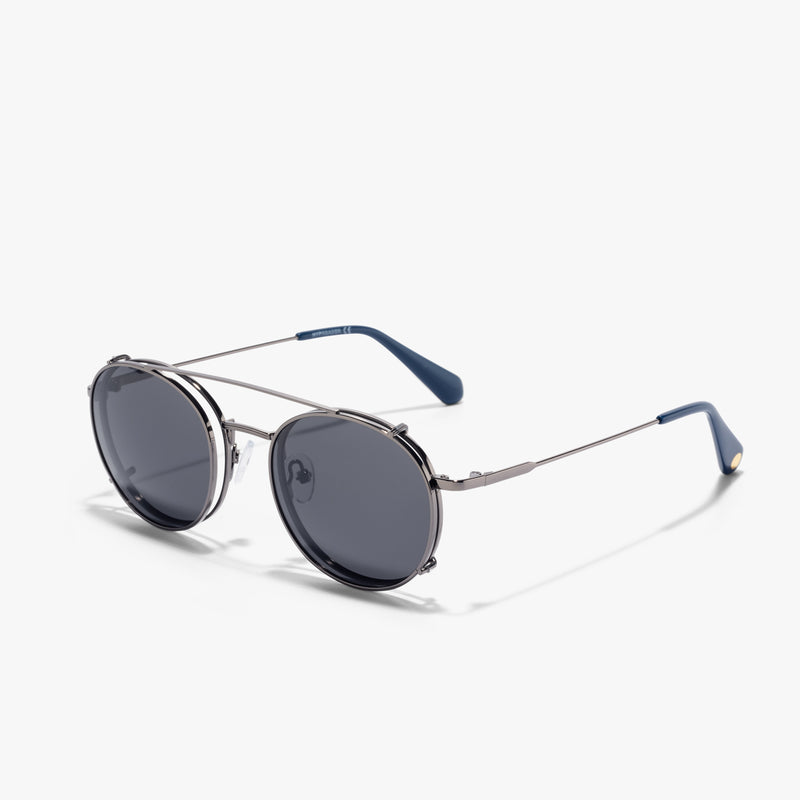 Hypreader Phoenix Sunclip – Seitenansicht montiert auf einer Phoenix Hypreader mit blauen Bügelenden. Stilvoller UV-Schutz im Matrix-Look.