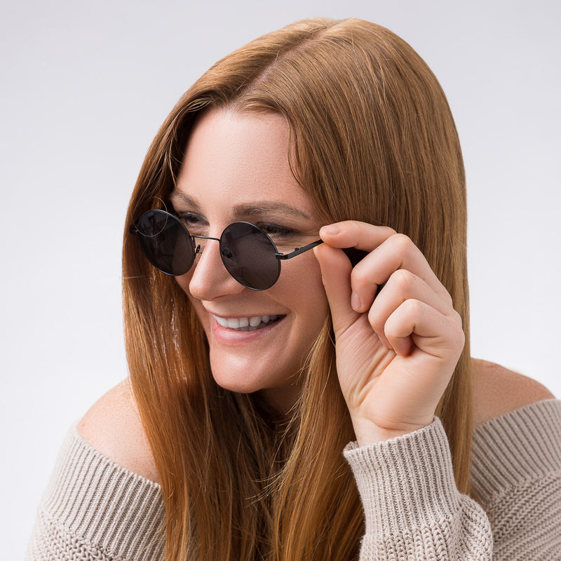 Vela - runde Sonnenbrille mit grauem Glas | Schwarz-Grau