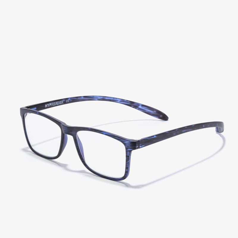 Blaulichtfilterbrille Leo in Blau mit rechteckigem Rahmen aus biobasiertem Material, schräg von vorne fotografiert auf weißem Hintergrund
