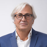 Mann mit grauem Haar im Business Look mit Hypreader Pyxis petrol Blaulichtfilterbrille