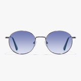 Frontalansicht der Hypreader Sonnenbrille Phoenix mit metallischem Rahmen in Gunfarbe und leichtem Grau-Blau-Farbverlauf in den Gläsern – elegantes Design für Damen und Herren.